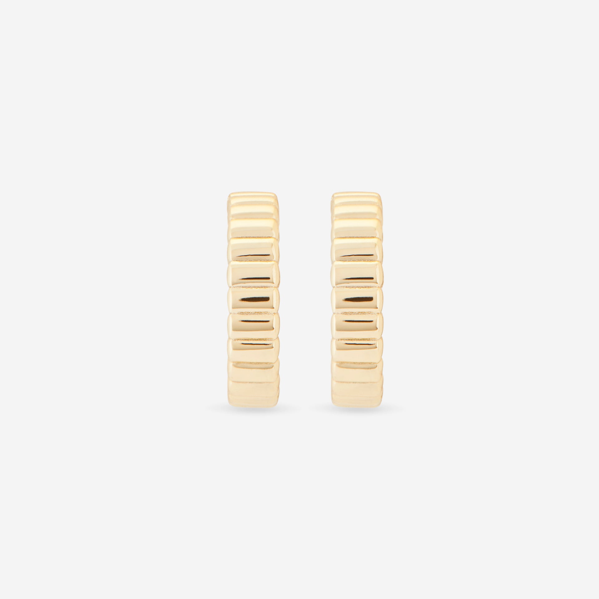 MÉGA Speedy Earrings in gold vermeil—slim fluted hoop earrings, 19 mm wide, 2 mm thick, stainless-steel posts, lightweight 4.76 g.