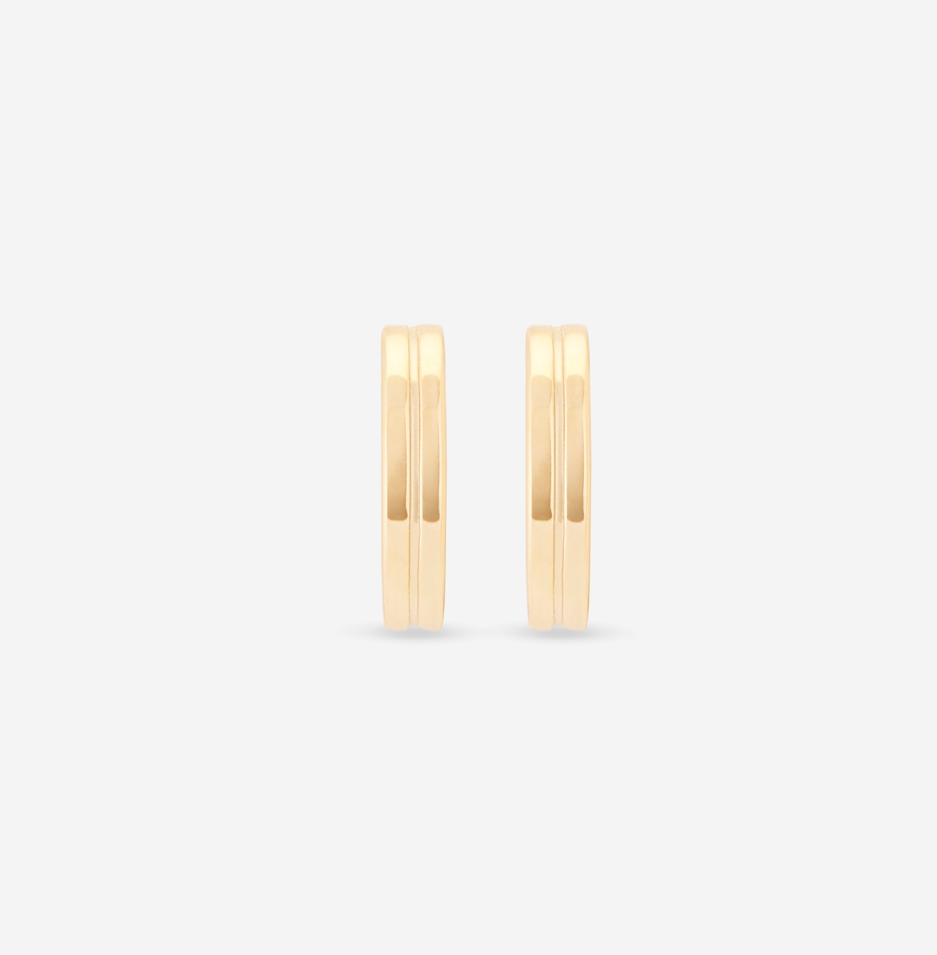 MÉGA Slide Hoop Earrings in gold vermeil—18 mm diameter × 4 mm tube hoop studs with stainless-steel posts, lightweight 4.25 g.