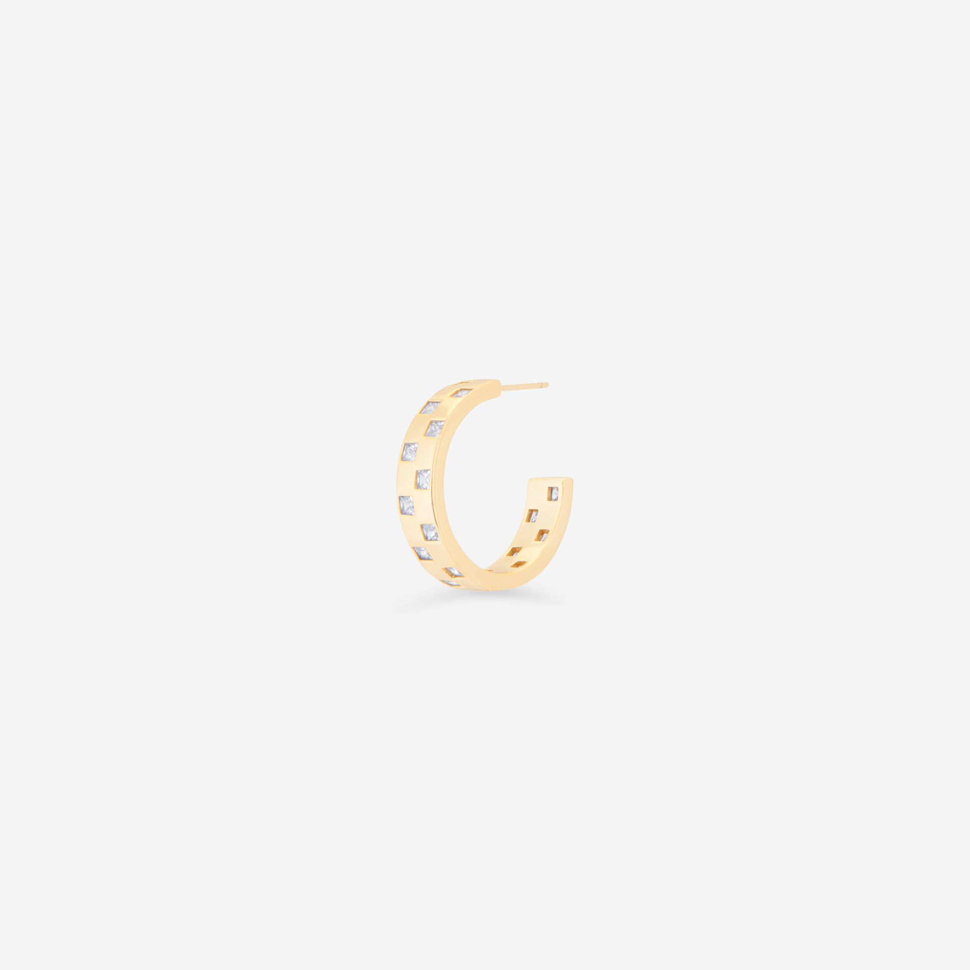 MÉGA Checkered Mini Earrings in gold vermeil—15 mm mini hoops with checker texture and princess-cut CZ, stainless-steel posts, lightweight 2.9 g.