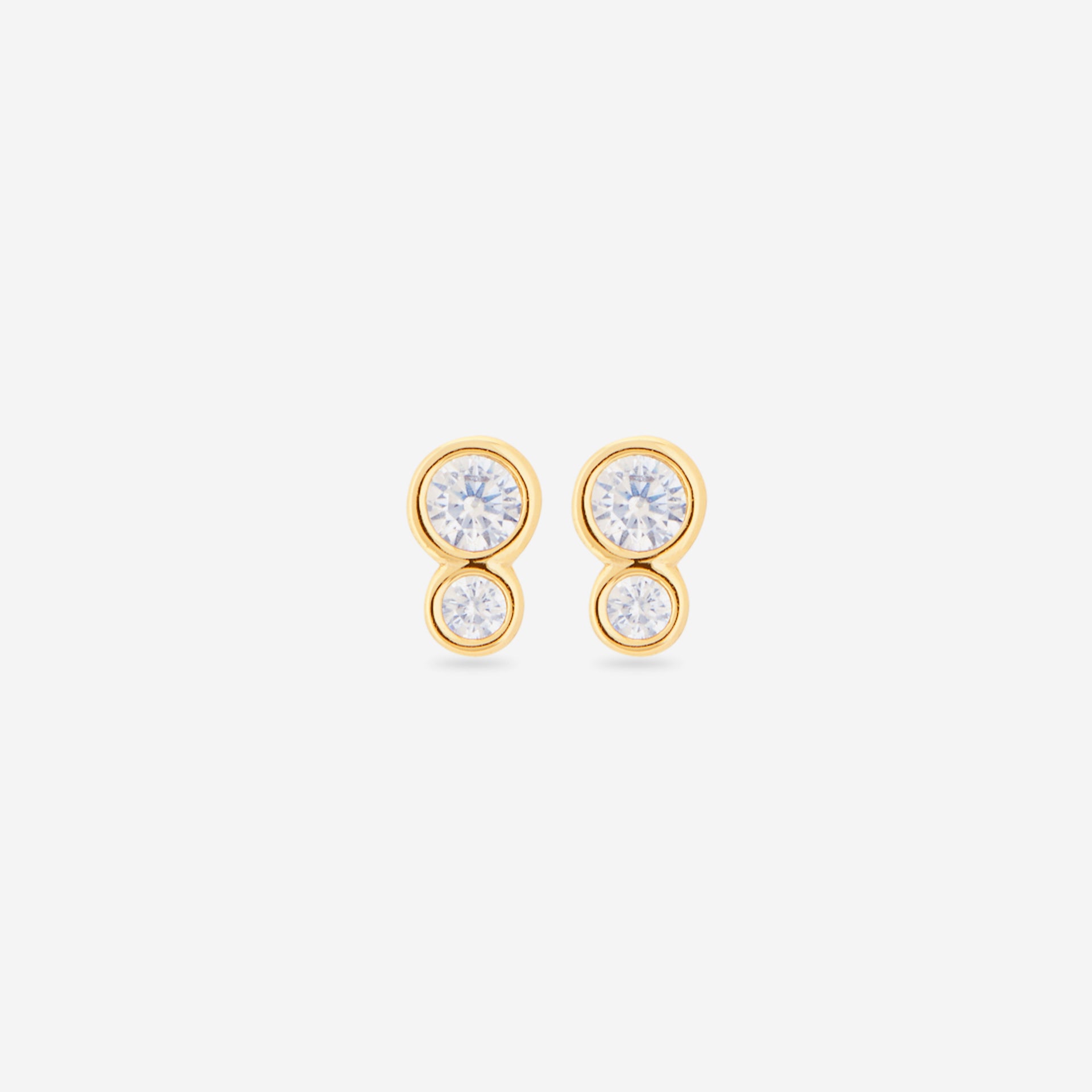 MÉGA Double Round Stud Earrings in gold vermeil—two CZ disc studs 6.46 mm diameter × 2.01 mm, stainless-steel posts, ultra-light 1.09 g.
