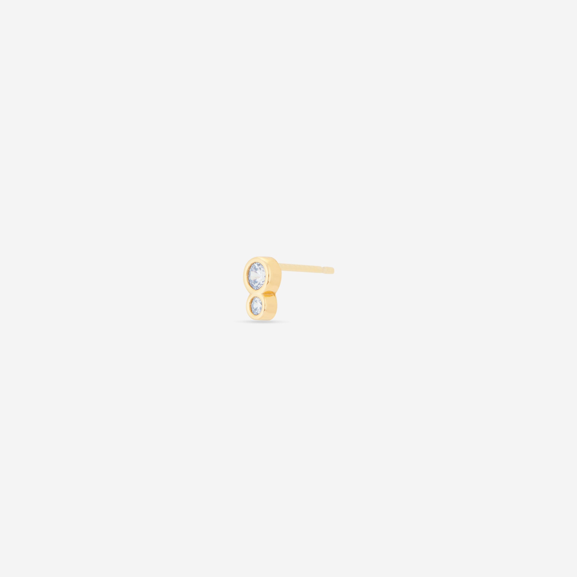 MÉGA Double Round Stud Earrings in gold vermeil—two CZ disc studs 6.46 mm diameter × 2.01 mm, stainless-steel posts, ultra-light 1.09 g.