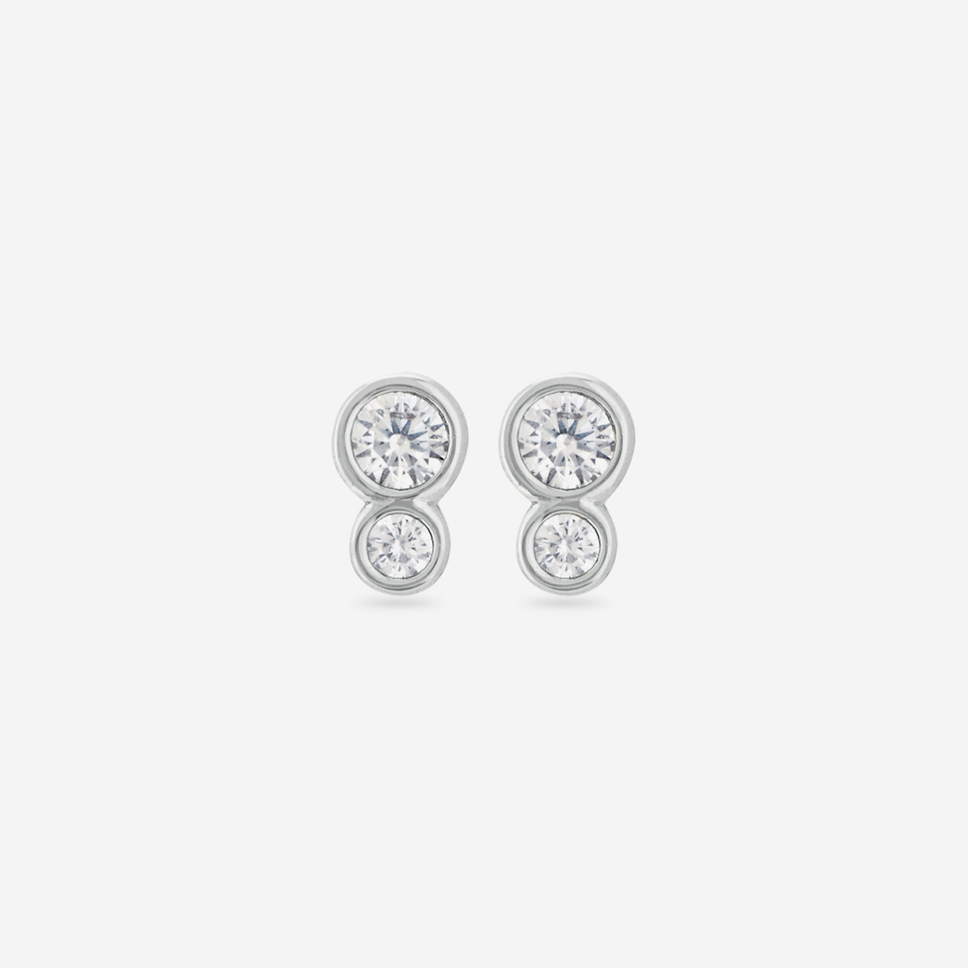 MÉGA Double Round Stud Earrings in gold vermeil—two CZ disc studs 6.46 mm diameter × 2.01 mm, stainless-steel posts, ultra-light 1.09 g.
