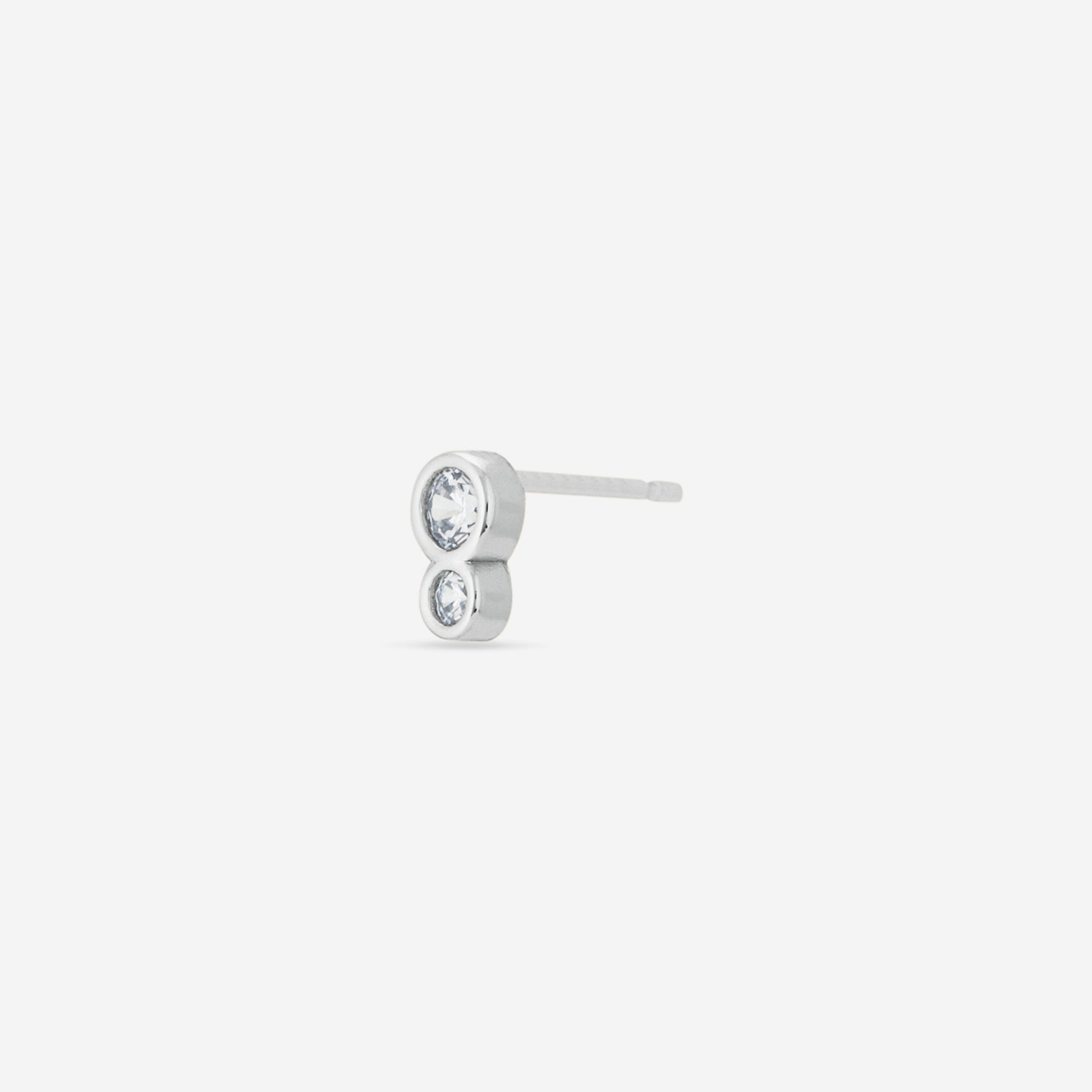 MÉGA Double Round Stud Earrings in gold vermeil—two CZ disc studs 6.46 mm diameter × 2.01 mm, stainless-steel posts, ultra-light 1.09 g.