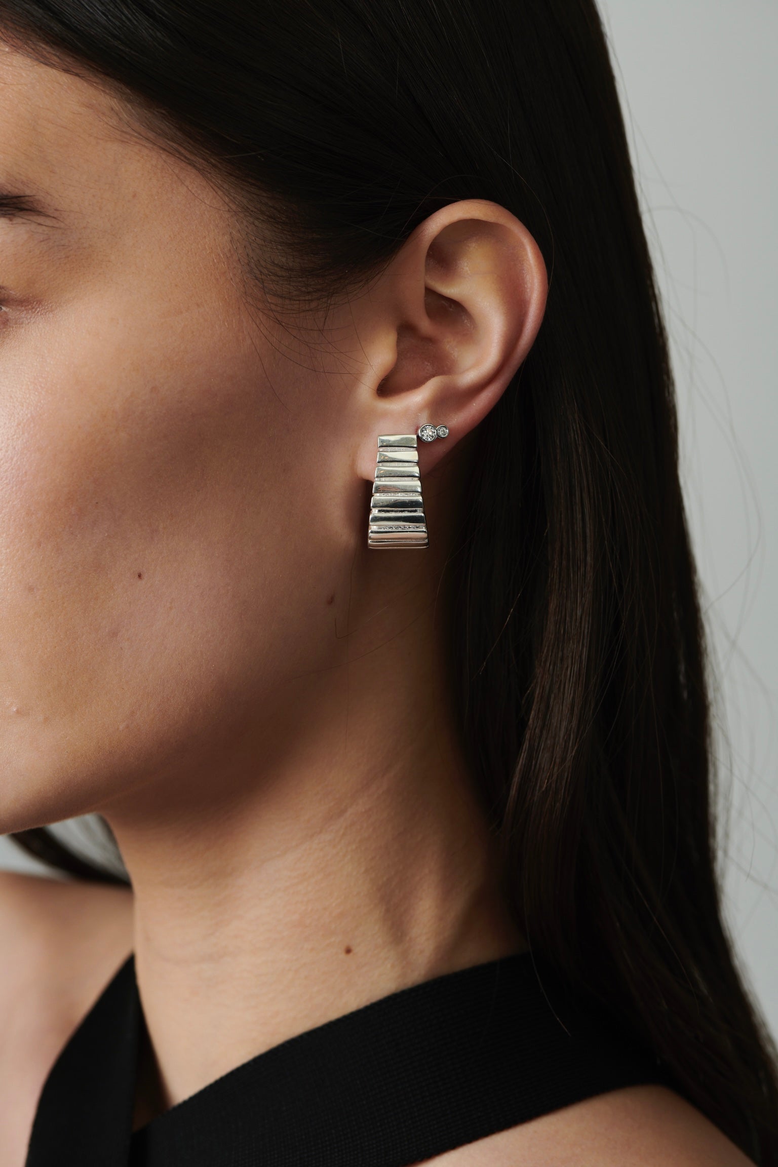 MÉGA Stair Earrings in gold vermeil—graduated stepped studs, 24.4 × 10–14.1 mm with stainless‑steel posts, lightweight 13 g.