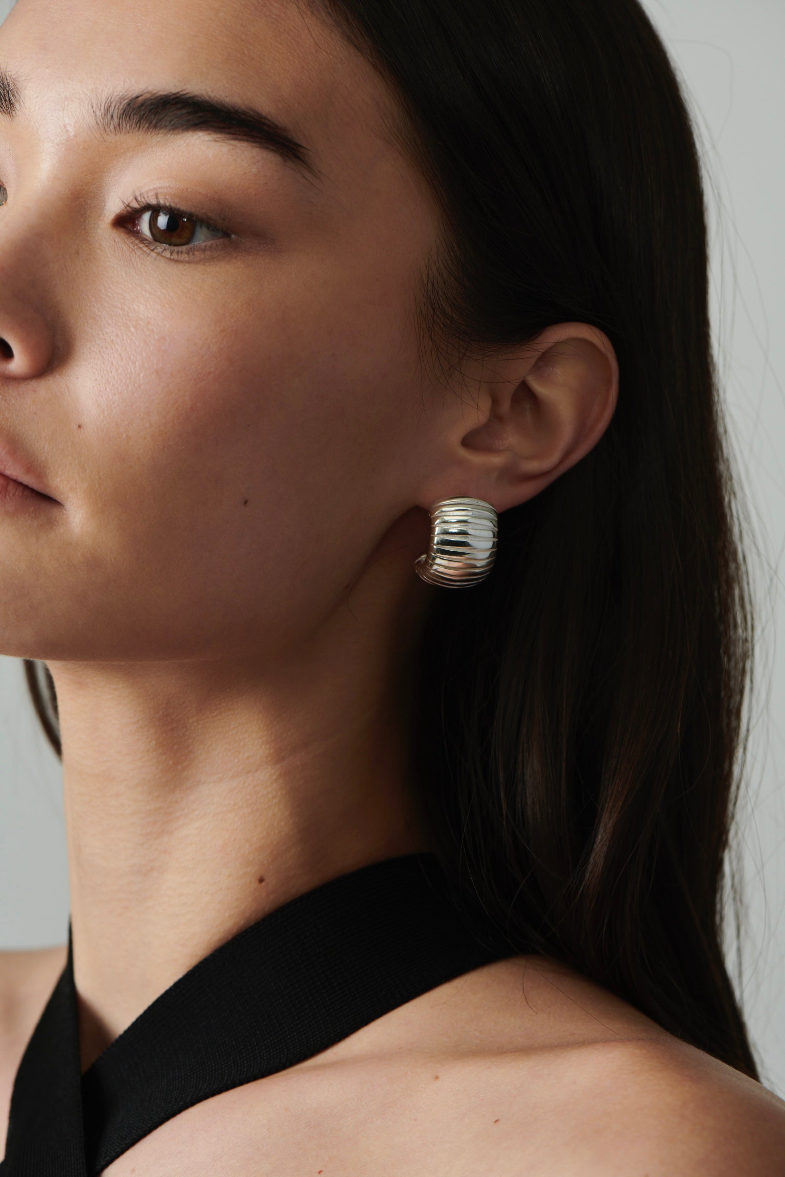 MÉGA Large Step Earrings in gold vermeil—29.4 × 19.9 mm stepped rectangle studs with stainless‑steel posts, lightweight 12 g.