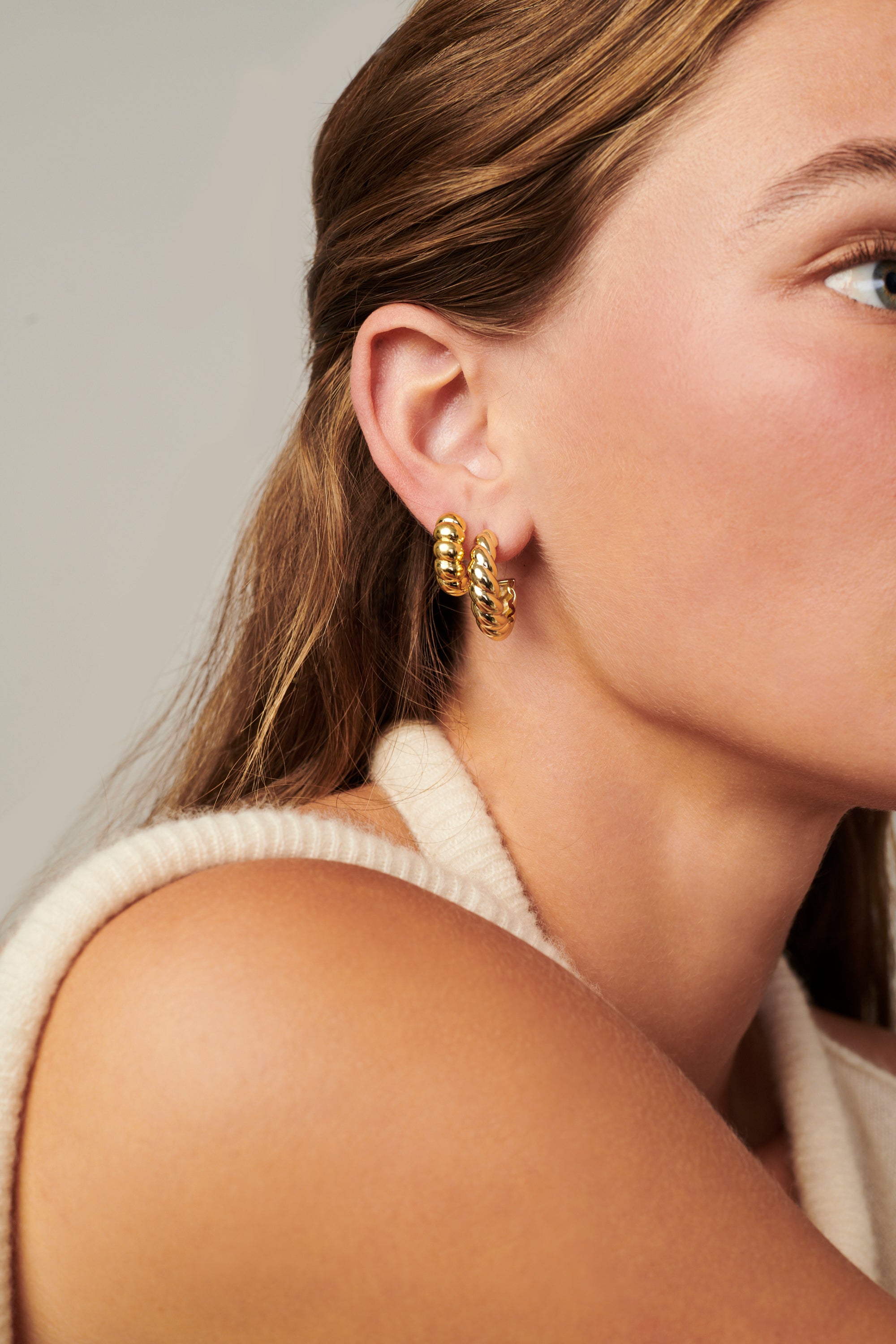MÉGA Chunky Rope Twisted Earrings in gold vermeil—twisted hoop design, 6.15 mm wide × 20.08 mm tall.