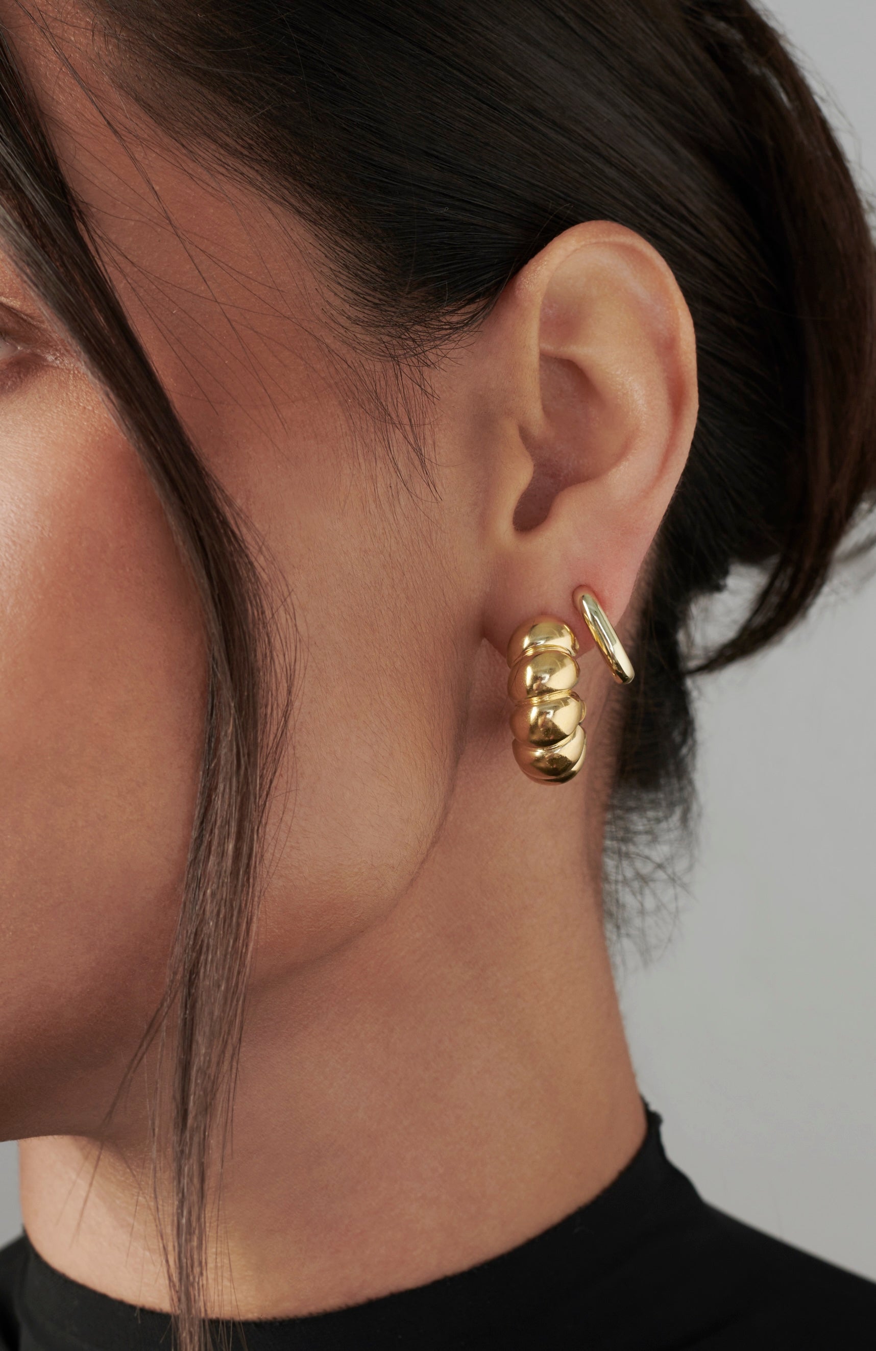 MÉGA Twist Chunky Rope Earrings in gold vermeil—bold sculptural hoops, 5.5 mm to 7.5 mm wide, 25 mm tall.
