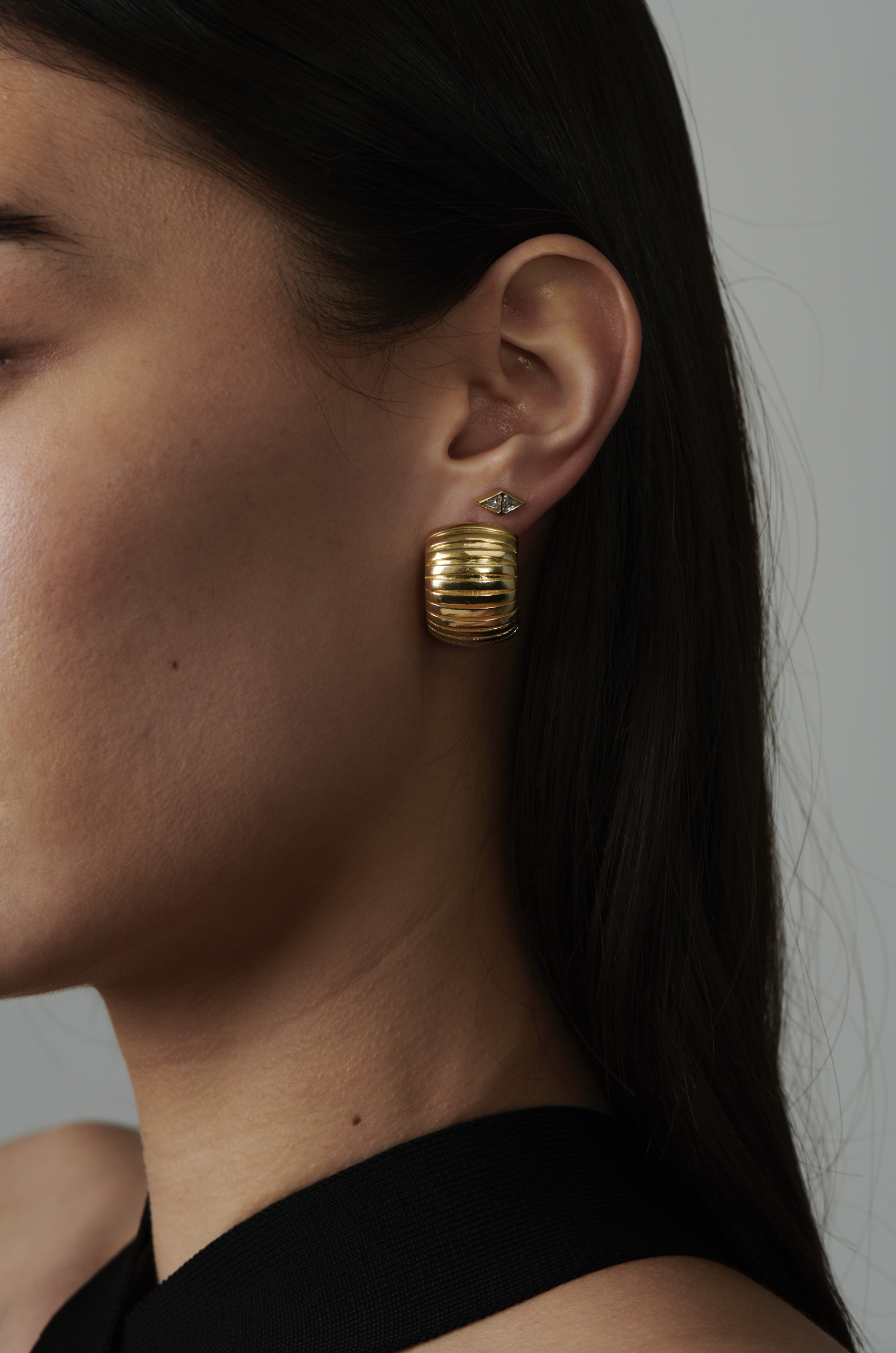 MÉGA Large Step Earrings in gold vermeil—29.4 × 19.9 mm stepped rectangle studs with stainless‑steel posts, lightweight 12 g.
