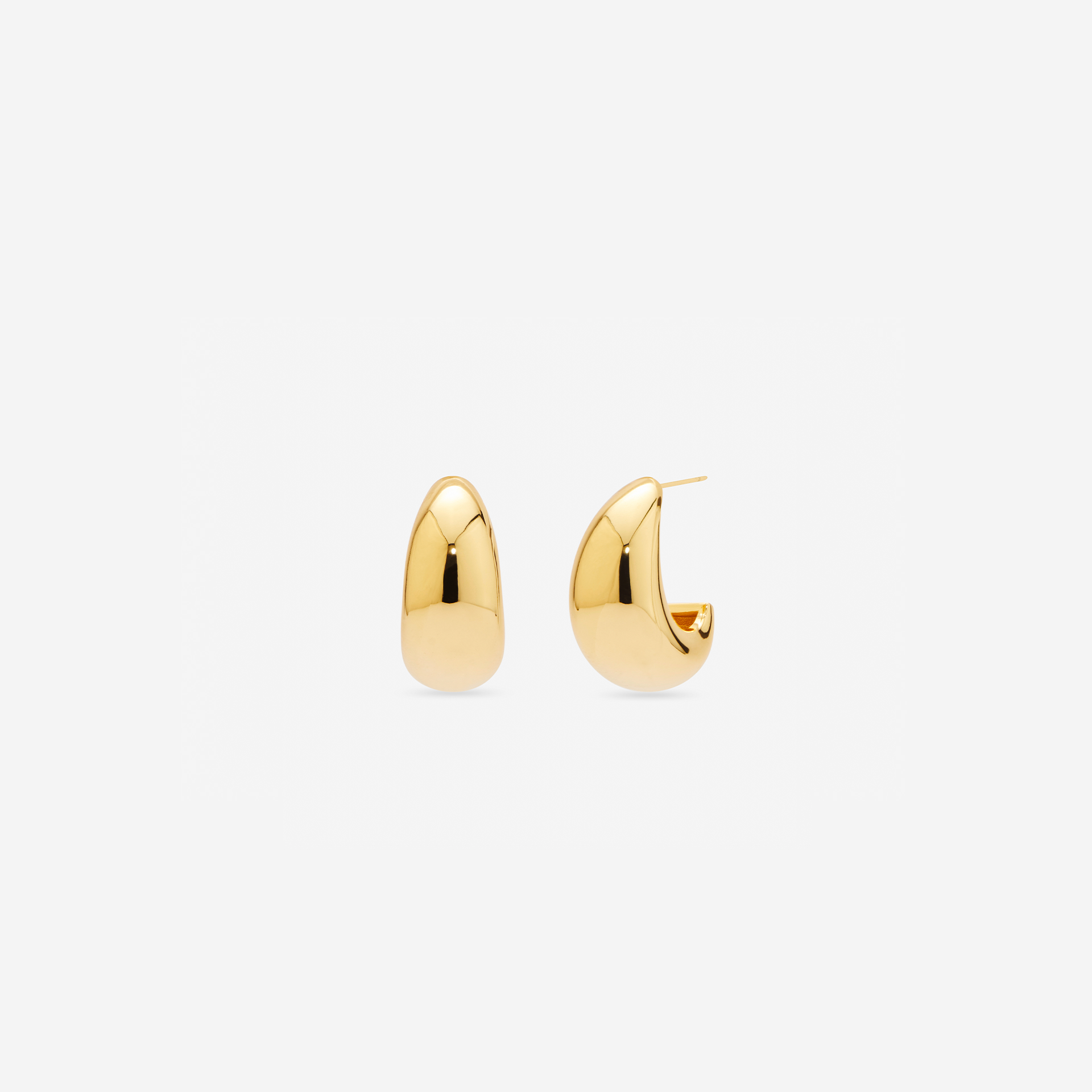 MÉGA Hershey Earrings in gold vermeil—lightweight everyday hoops, 16.5 mm × 11.5 mm with stainless-steel posts, 4 g.