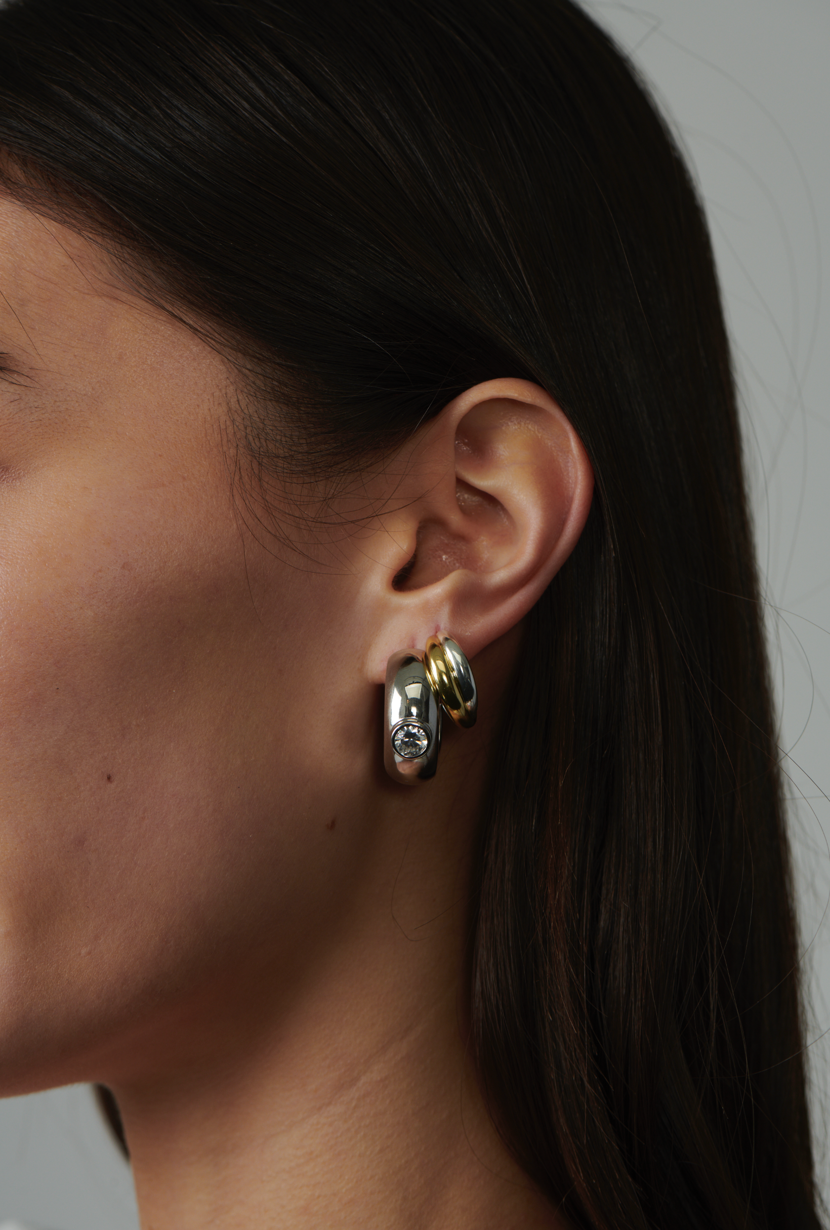 MÉGA Large Donut Earrings in gold vermeil—CZ-studded sculptural hoops, 26 × 10 mm, lightweight at 9 g, with stainless-steel posts.