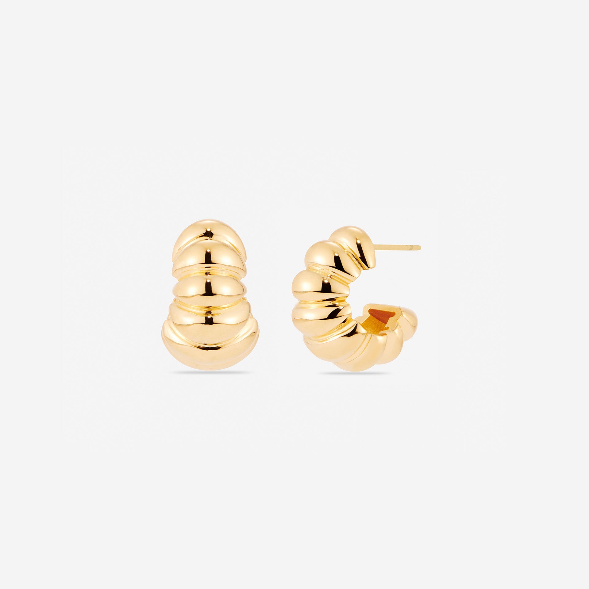 MÉGA Baby Ridge Hoop Earrings in gold vermeil—6.5 mm slim hoops with ridge detail, lightweight and refined.