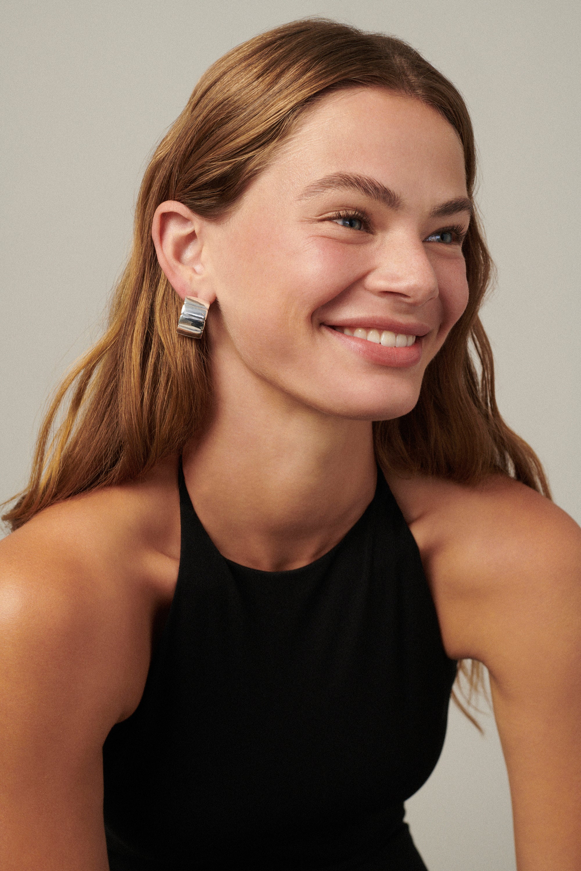 Chunky sculptural hoop earrings with a bold, rounded silhouette – lightweight and easy to wear daily.