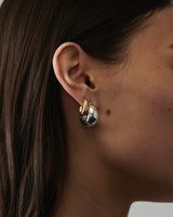 MÉGA Hershey Earrings in gold vermeil—lightweight everyday hoops, 16.5 mm × 11.5 mm with stainless-steel posts, 4 g.
