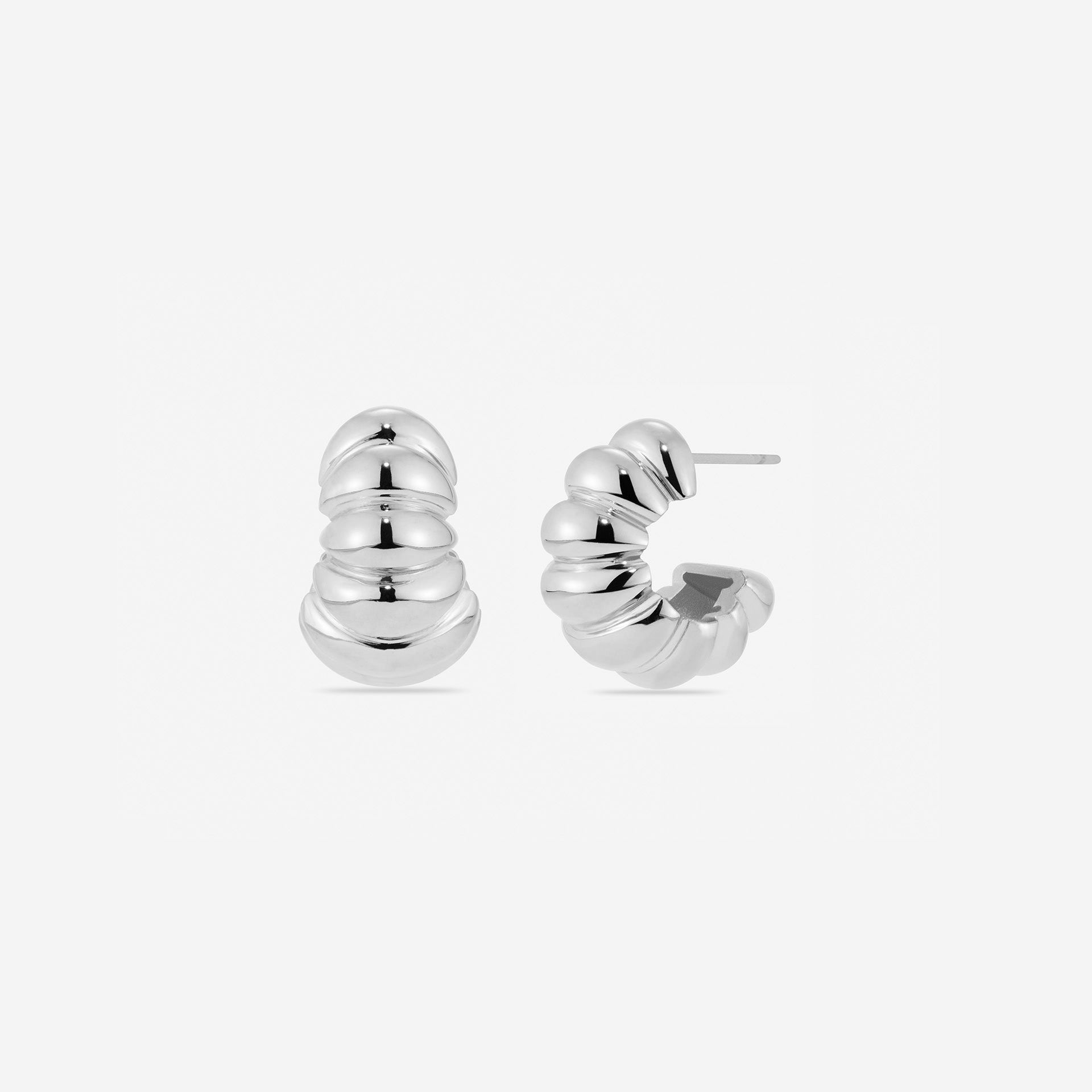 MÉGA Baby Ridge Hoop Earrings in gold vermeil—6.5 mm slim hoops with ridge detail, lightweight and refined.