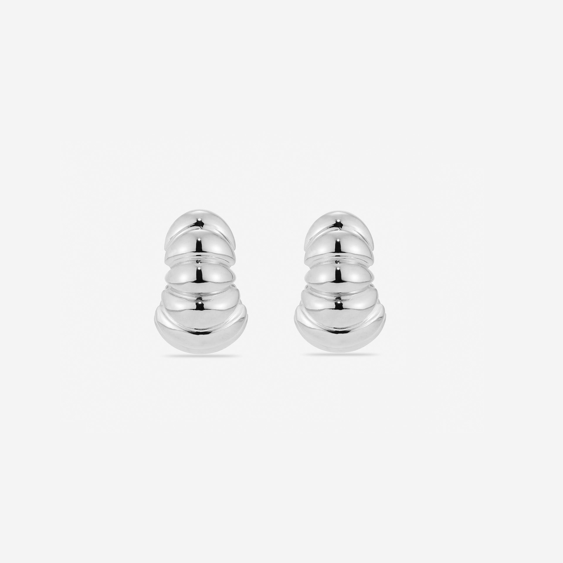 MÉGA Baby Ridge Hoop Earrings in gold vermeil—6.5 mm slim hoops with ridge detail, lightweight and refined.