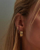 MÉGA Checkered Wide Earrings in gold vermeil—21 mm wide huggies with checker texture and princess-cut zircon, 9 g